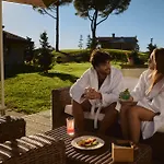 Aura Relais Resort 3*